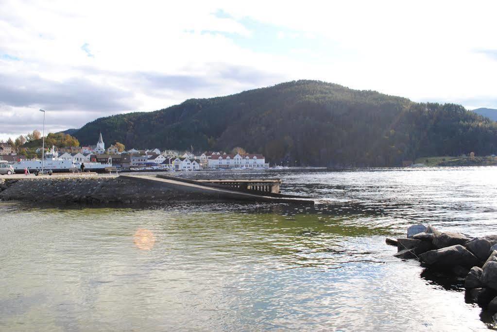 Ryfylke Fjordhotel Sand  Bagian luar foto